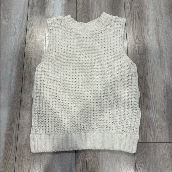Abercrombie & Fitch Sweaters - Abercrombie & Fitch Cream Knit Sleeveless Sweater Vest Size S